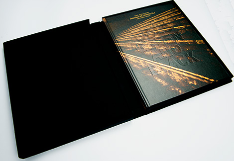 Caja de presentación do libro Santiago de Compostela, ouro, verde e negro, por Uqui.net